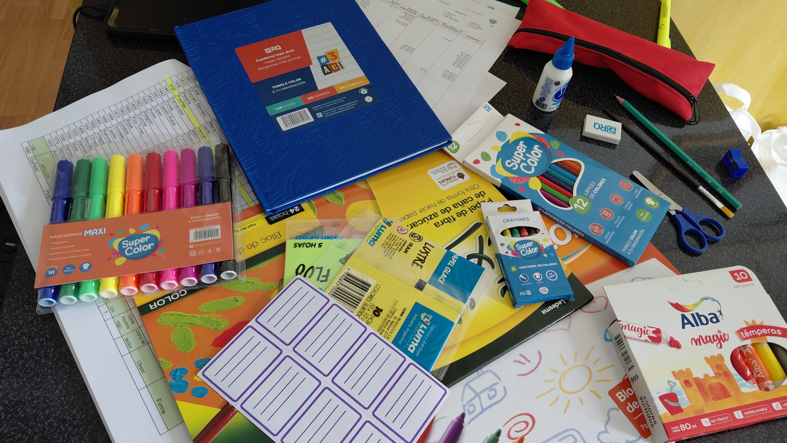 Comenzó la entrega de kits escolares 2026 del SEMM