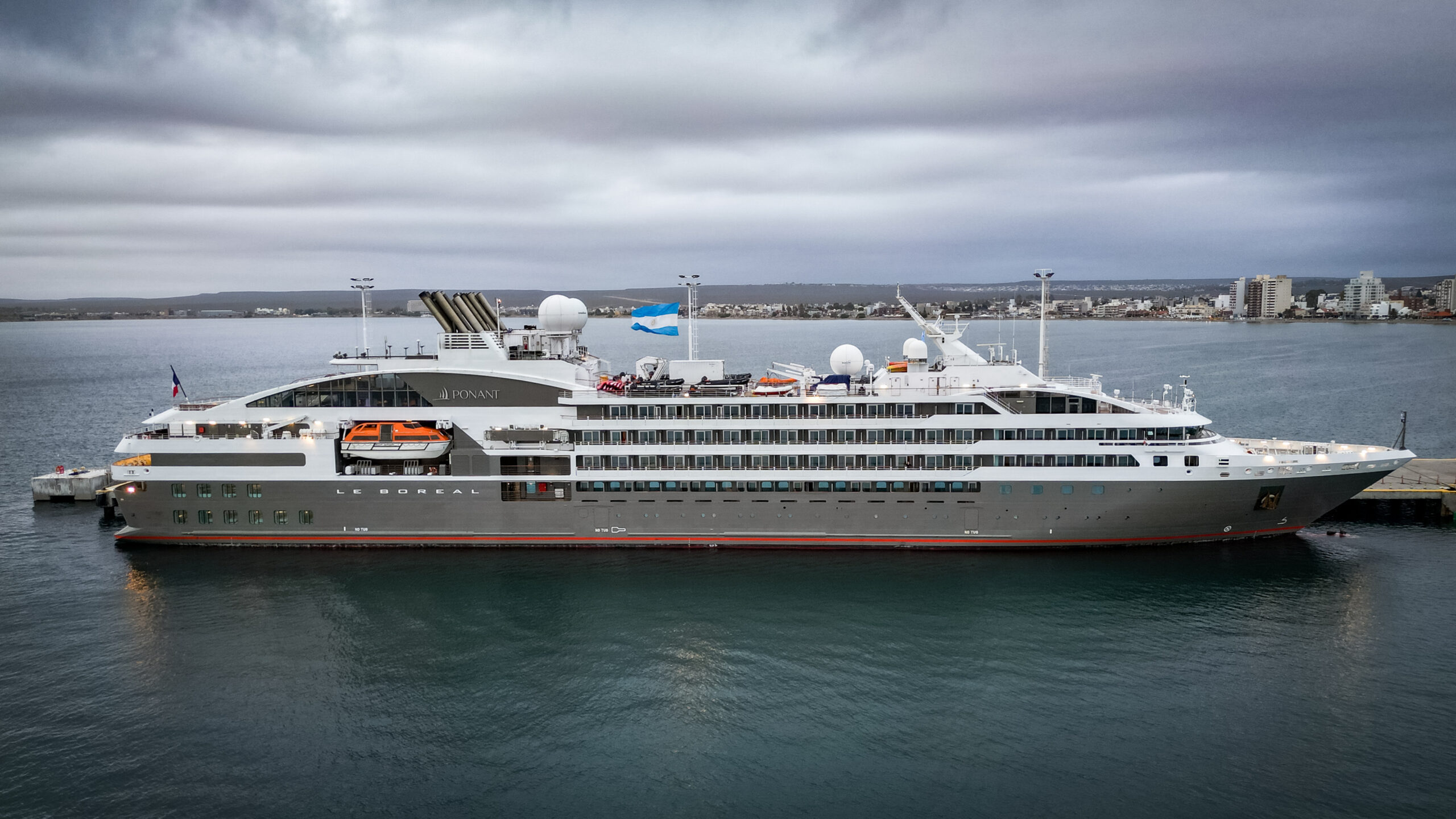 Chubut recibió al crucero Le Boreal en la recta final de la temporada