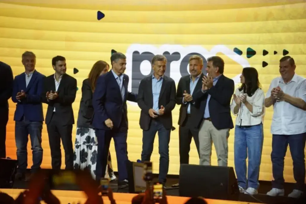 Torres fue protagonista en la cumbre del PRO que busca reposicionarse de cara al 2027