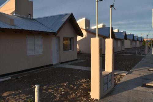 Sastre adelantó avances para la construcción de viviendas en Puerto Madryn