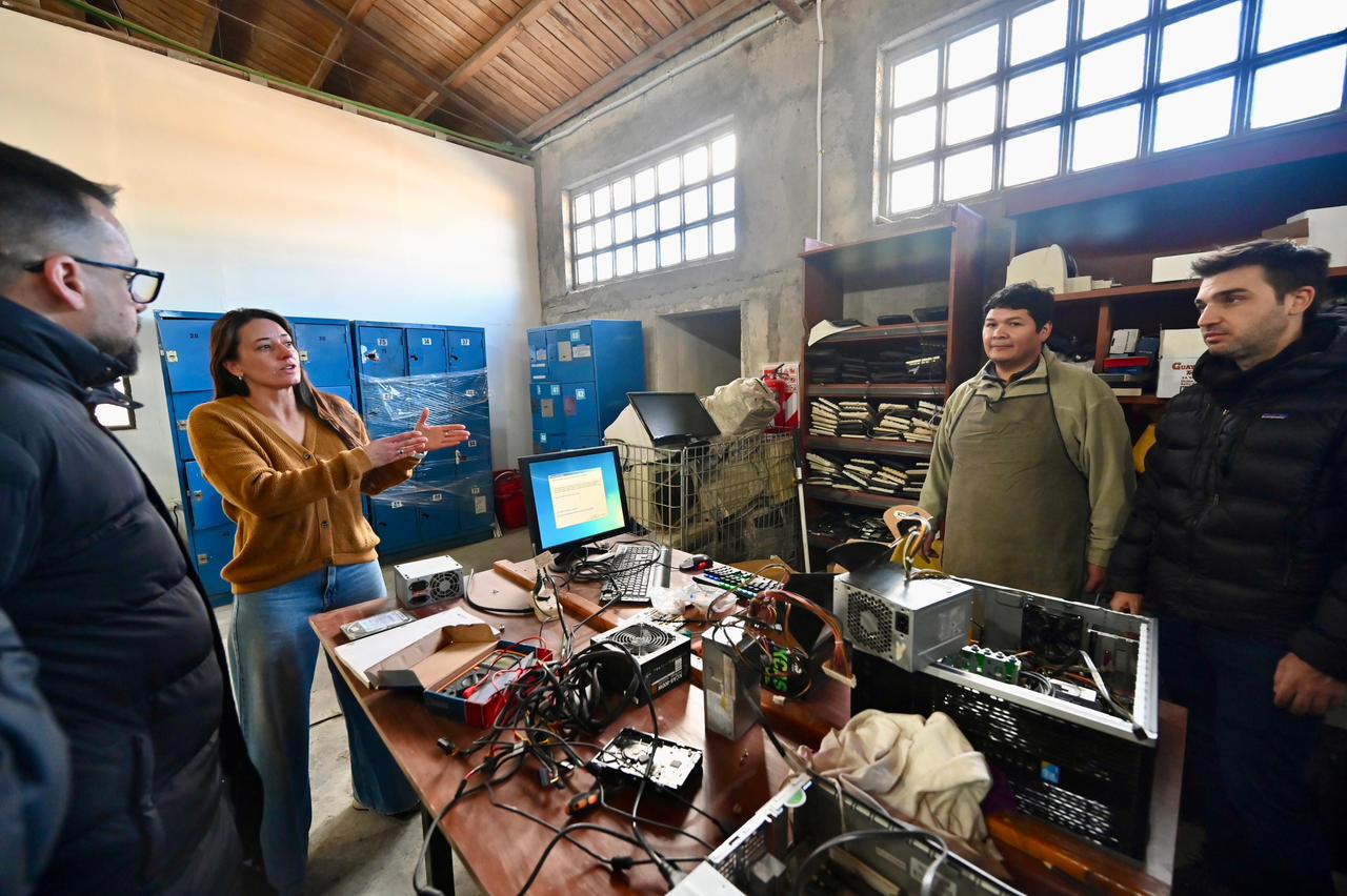 Torres y Taccetta recorrieron la obra del nuevo módulo de la Planta de Tratamiento de Residuos Sólidos Urbanos de Esquel