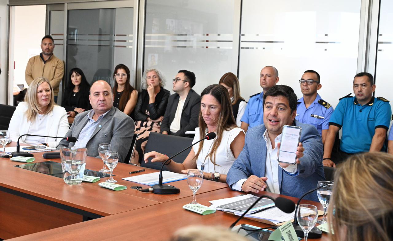 Prohibición de celulares en cárceles: la Legislatura realiza una nueva reunión informativa