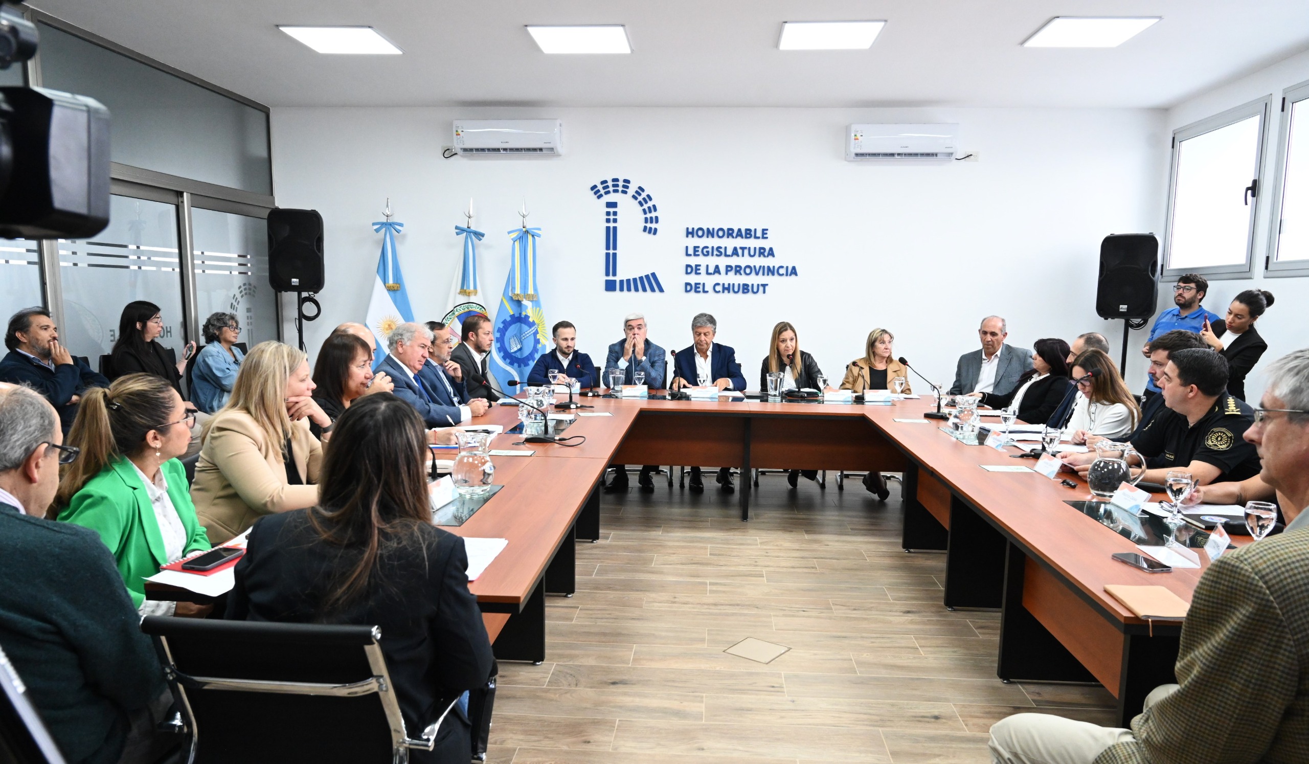 Prohibición de celulares en cárceles: avanzó el debate en la Legislatura del Chubut