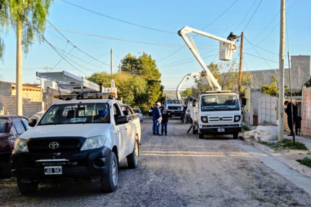 Operativo antifraude en zona oeste: detectan y regularizan conexiones eléctricas clandestinas