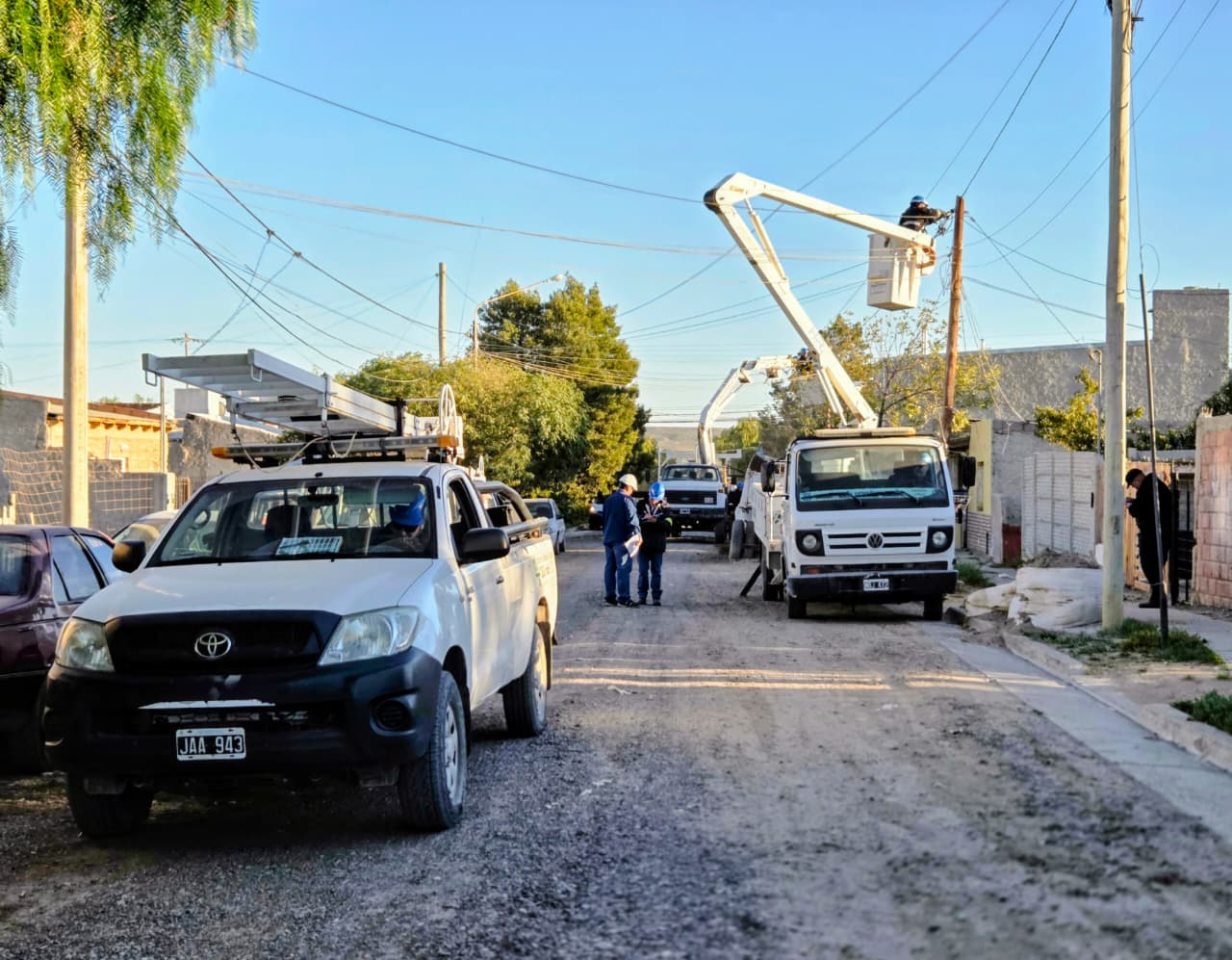 Operativo antifraude en zona oeste: detectan y regularizan conexiones eléctricas clandestinas