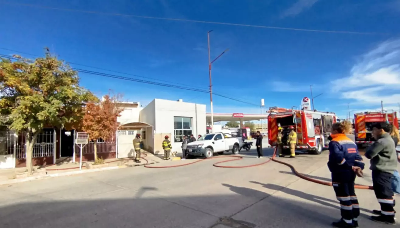 Incendio de vivienda: una mujer fue evacuada y trasladada al Isola