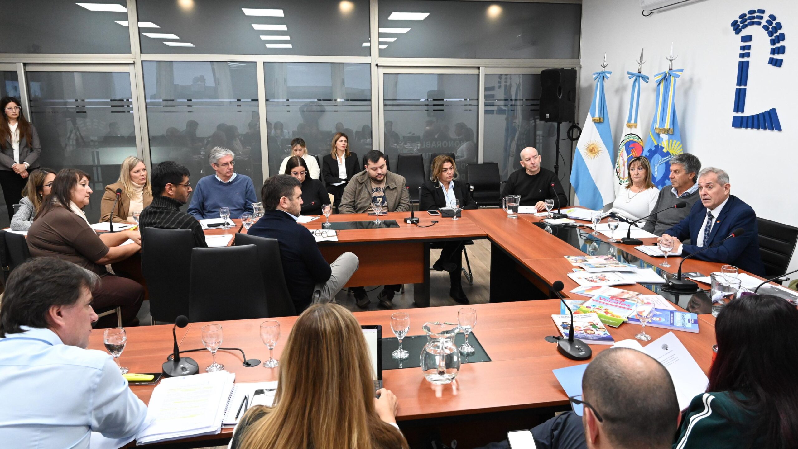 El ministro de Educación de la Provincia presentó en la Legislatura un balance de gestión
