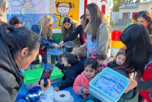 Con escarapelas y un desayuno patrio, niños del CPI Evita celebraron la Semana de Mayo