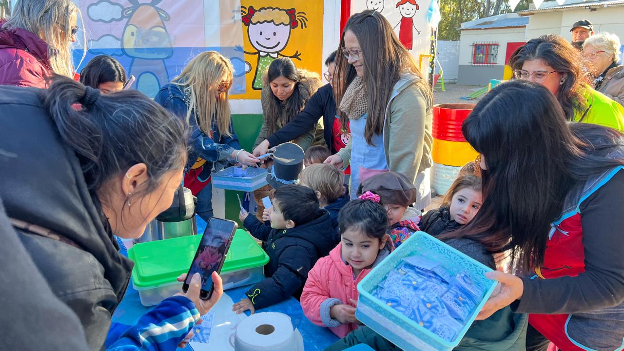Con escarapelas y un desayuno patrio, niños del CPI Evita celebraron la Semana de Mayo