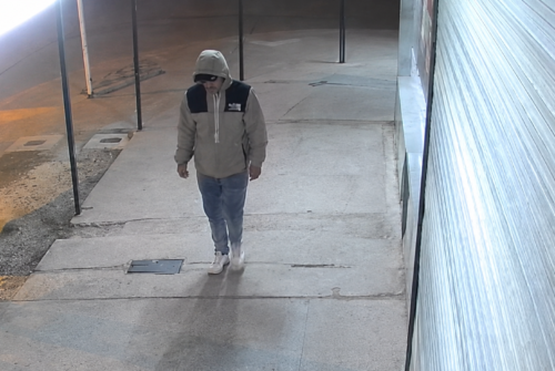 Más de 400 horas de cámaras y un detalle en la ceja permitieron identificar al acusado de un brutal apuñalamiento en Madryn