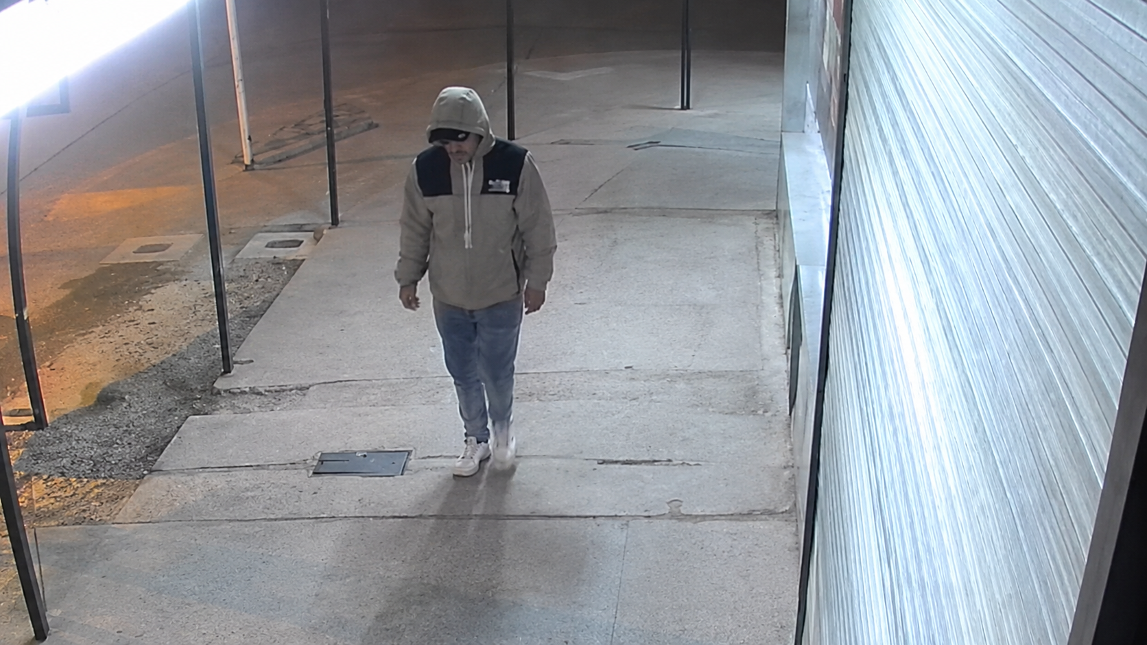 Más de 400 horas de cámaras y un detalle en la ceja permitieron identificar al acusado de un brutal apuñalamiento en Madryn