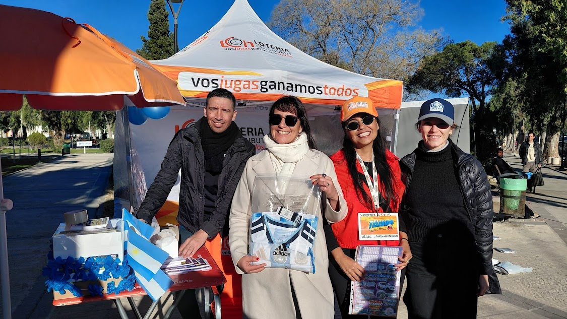 Lotería del Chubut intensifica la promoción en la Plaza San Martín