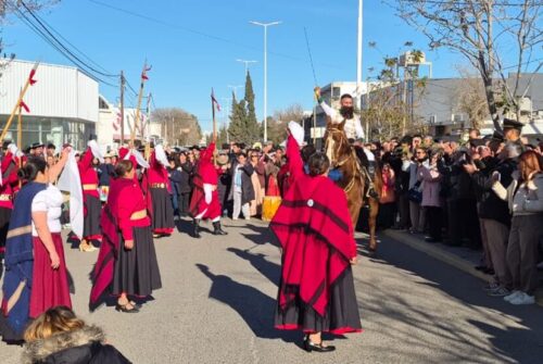 Residentes Salteños de Puerto Madryn rindieron homenaje a Güemes