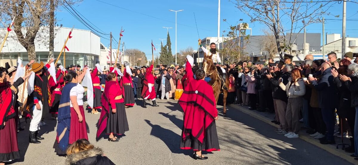 Residentes Salteños de Puerto Madryn rindieron homenaje a Güemes