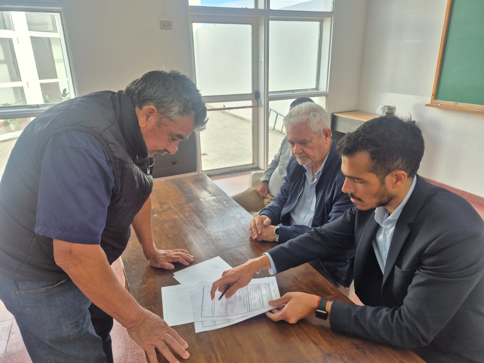 Continúa el Programa Provincial de Regularización y vecinos de Trelew podrán escriturar sus viviendas