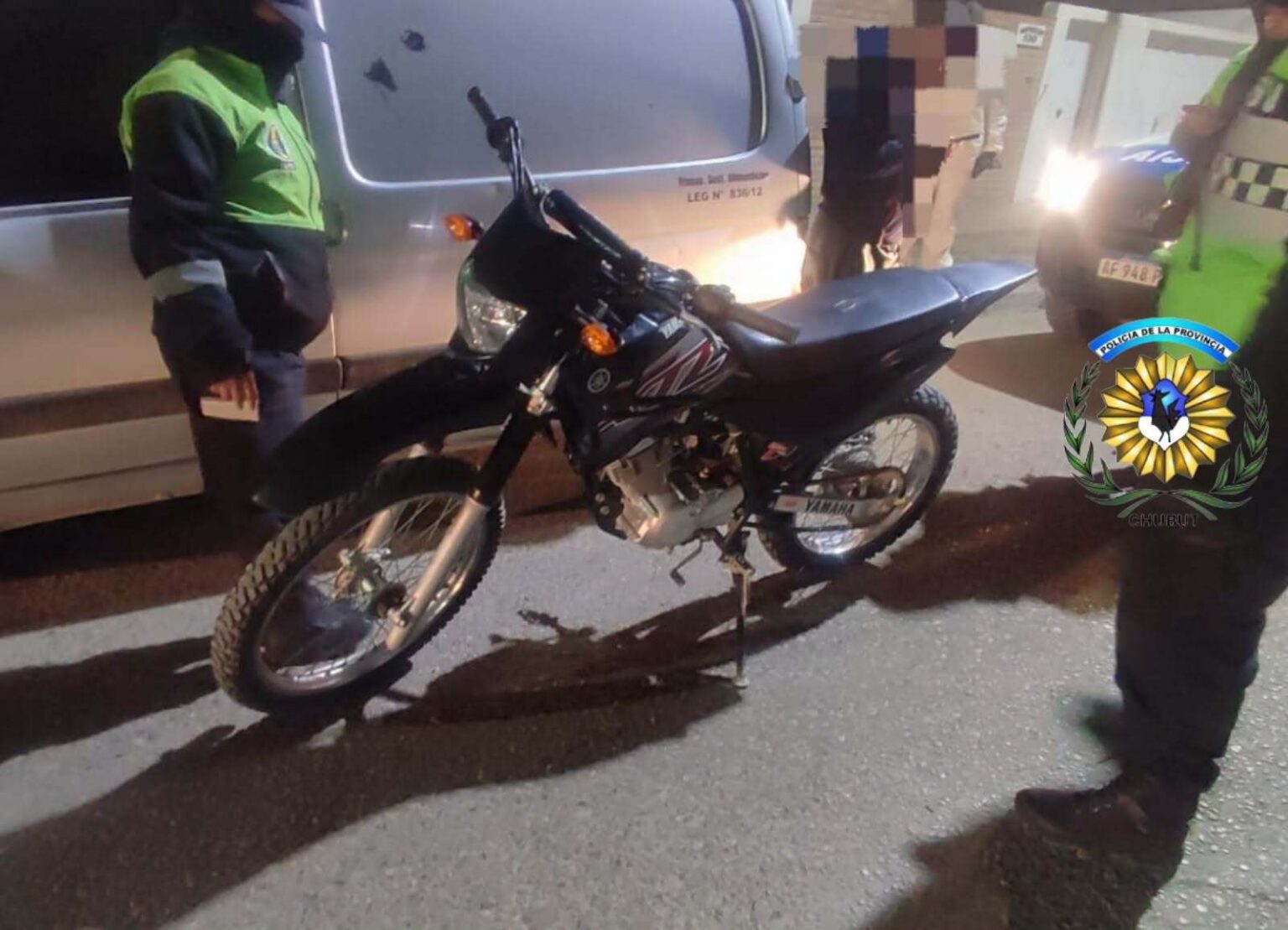 Detuvieron en Madryn a un joven que circulaba en una moto robada, sin patente y borracho