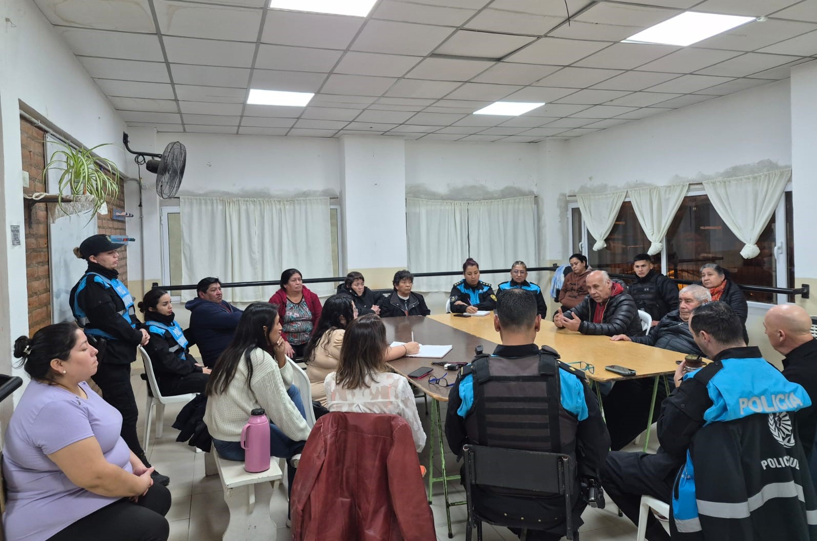Autoridades y vecinos de El Porvenir coordinaron estrategias para mejorar la seguridad
