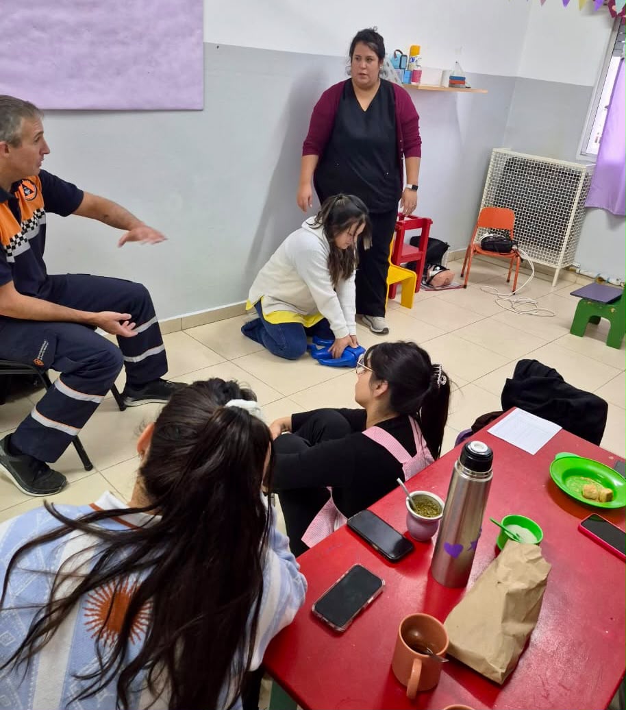 Capacitaron en primeros auxilios y RCP al personal de los Centros de Primera Infancia de Puerto Madryn