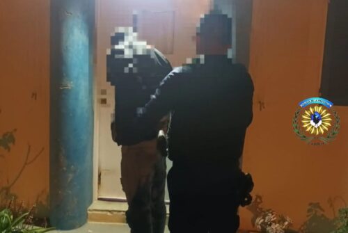 Entró a la casa de su madre y terminó preso por una causa pendiente