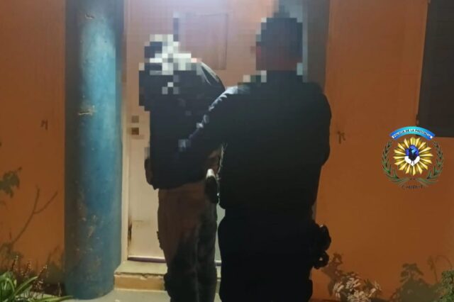 Entró a la casa de su madre y terminó preso por una causa pendiente