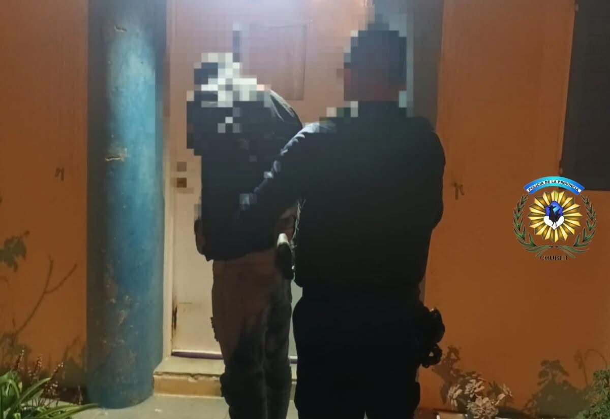 Entró a la casa de su madre y terminó preso por una causa pendiente