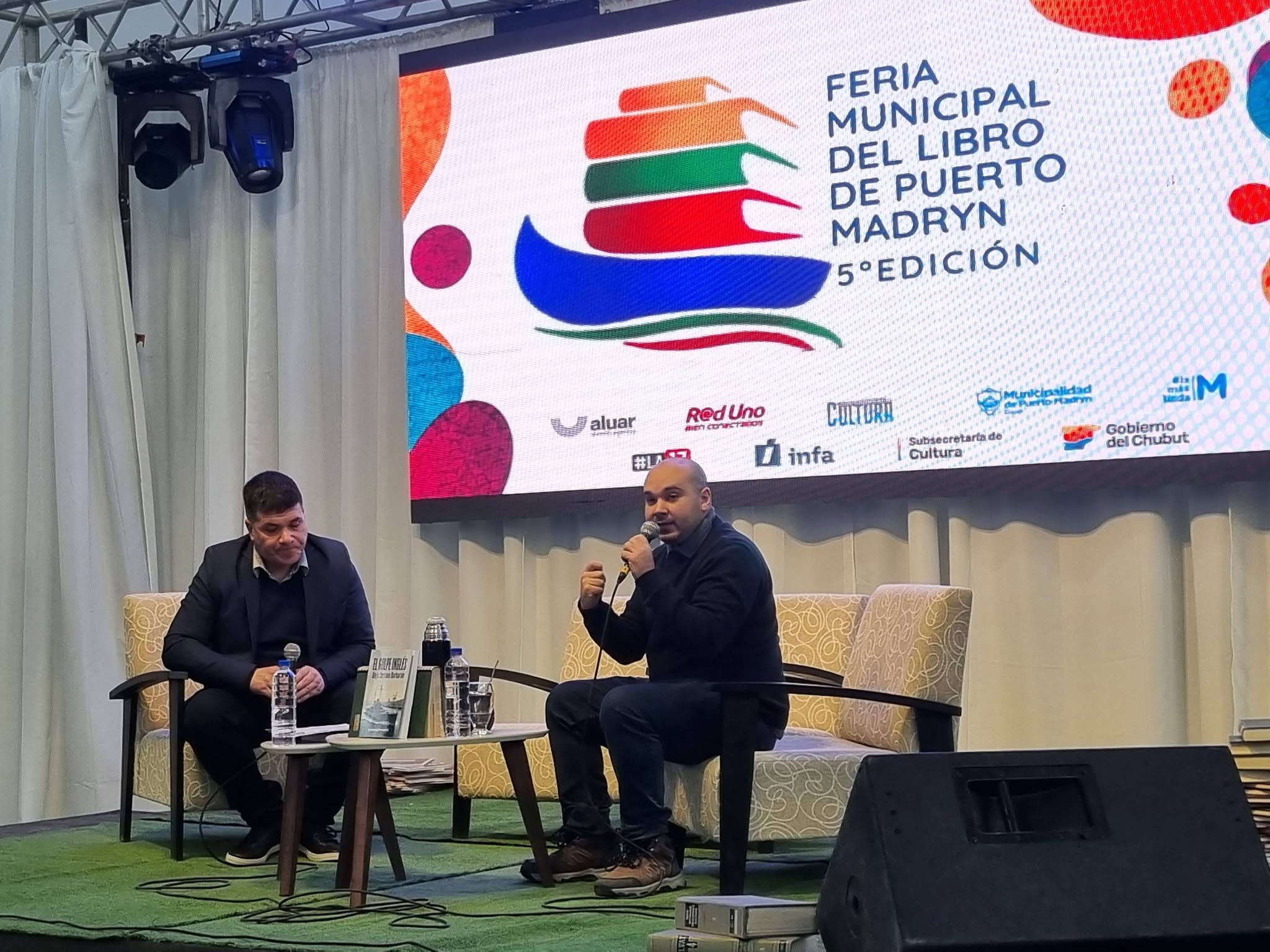 Alejo Serrano presentó “El Golpe Inglés” en la Feria del Libro