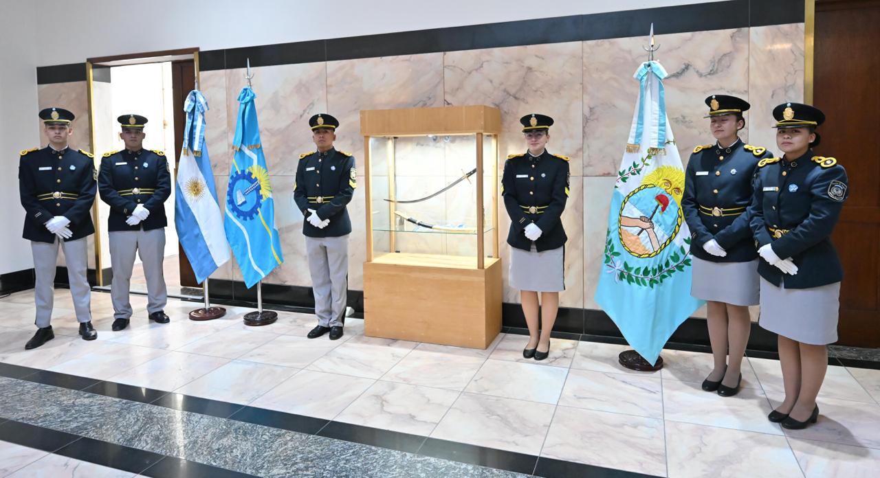 La réplica del Sable Corvo de San Martín se exhibe por primera vez en la Casa de Gobierno