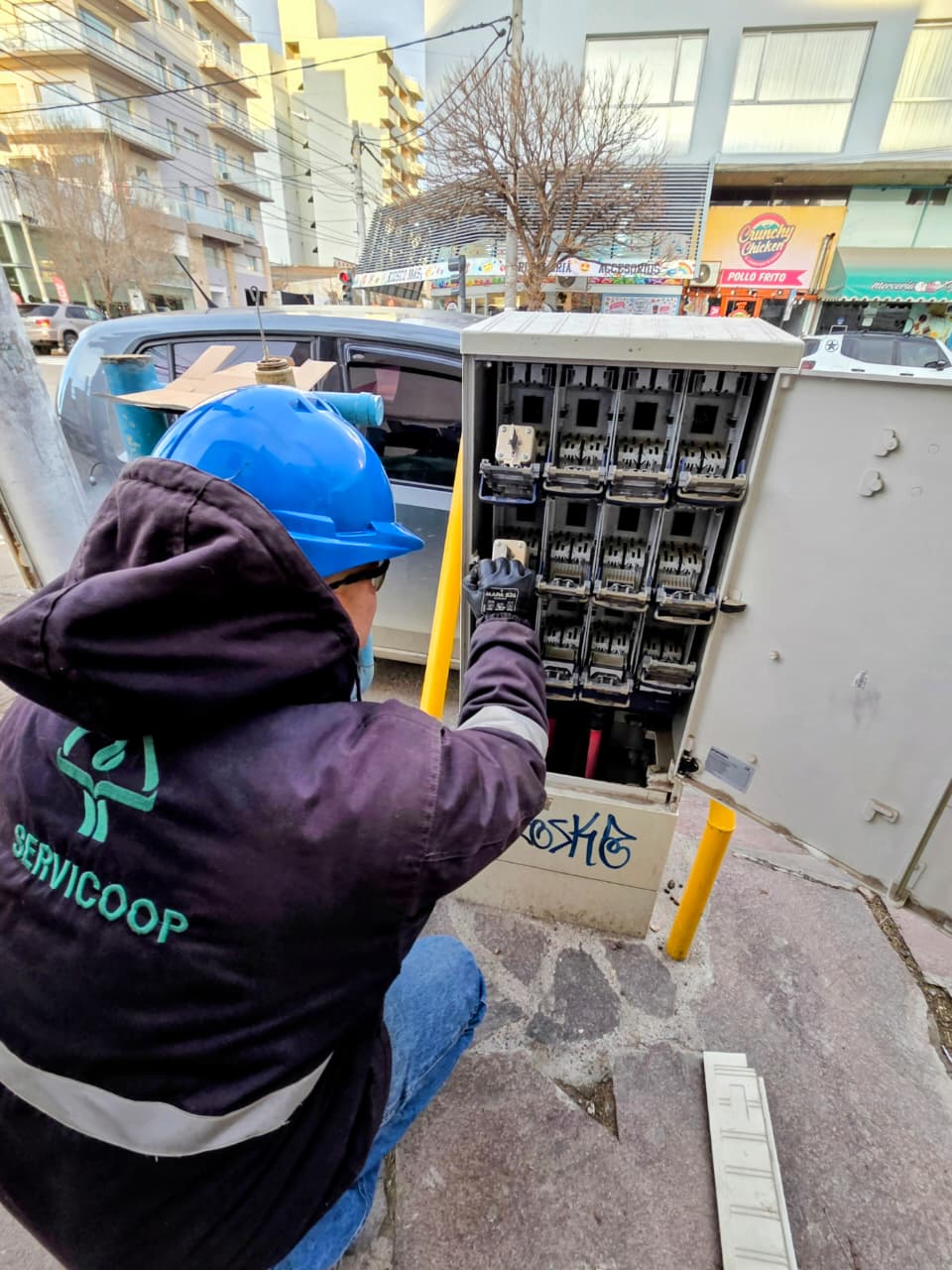 Servicoop avanza con la modernización de la red eléctrica subterránea en el centro de Puerto Madryn