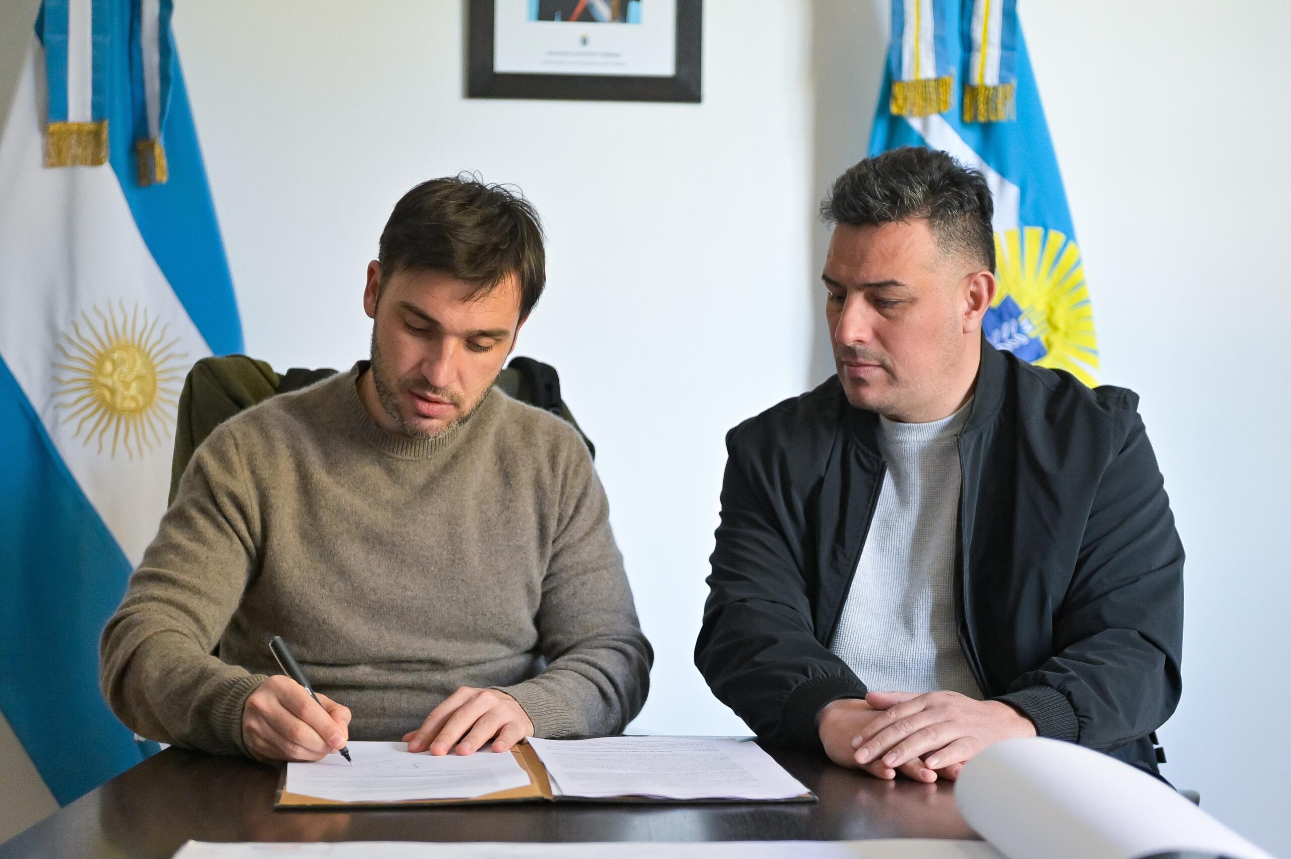 Torres y Balochi firmaron acuerdos para avanzar con obras estratégicas de agua y energía en Sarmiento