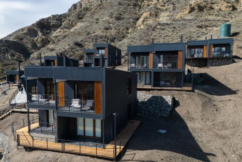 Torres inauguró en Esquel el primer complejo turístico de la Ley de Inversiones
