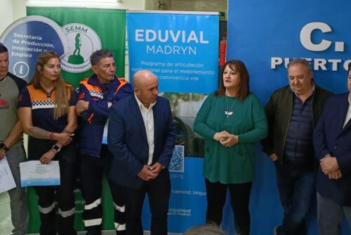 Trabajadores municipales recibieron sus certificados tras completar una capacitación