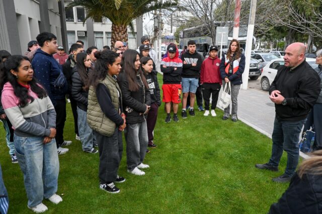 Estudiantes de una escuela rural de Mendoza llegaron a Madryn para conocer las ballenas