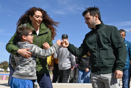 Camarones celebró sus 126 años con anuncios de obras, viviendas y energía