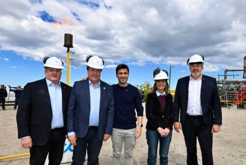 Torres y Weretilneck inauguraron la Planta Compresora Holdich