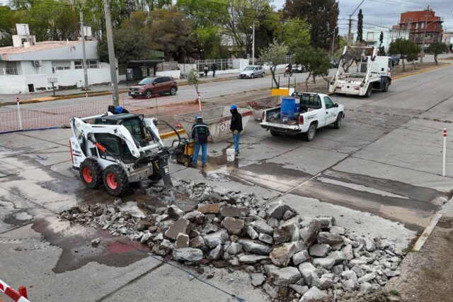 Avanza la renovación del nexo cloacal sobre avenida Muzzio