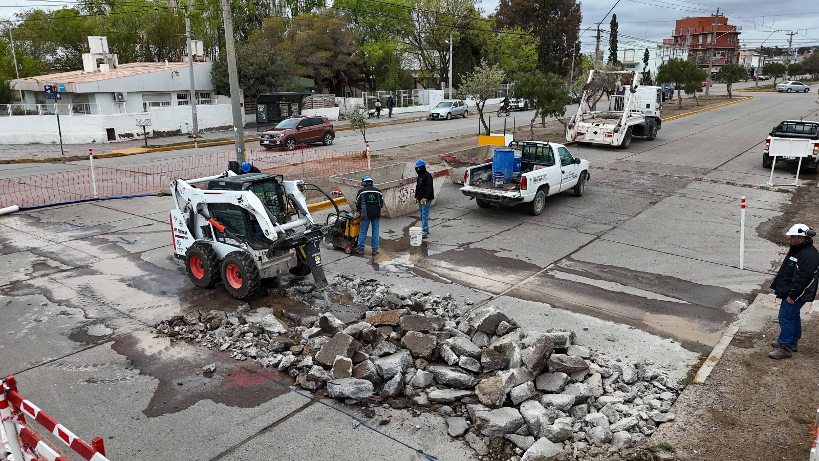 Avanza la renovación del nexo cloacal sobre avenida Muzzio